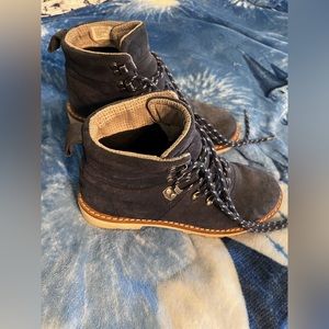 Toms lace up Boots